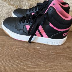 Adidas Like New Size 4