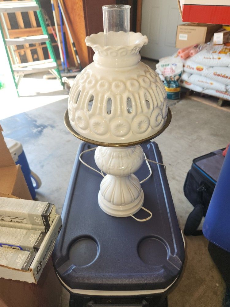 Vintage Ceramic White Lamp