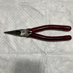 Ideal 35-039 Electrical Long Nose Pliers 8.5” Long With Additional Grip Hendles Cutter And Stripping Holes New Made In USA