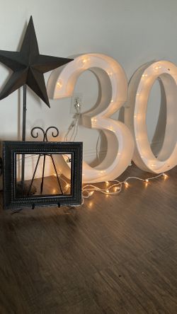 Crowns, Frames and Easels +More