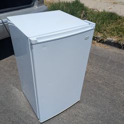 Mini fridge