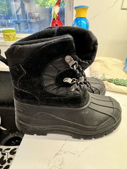 Boys Snow Shoes Size 4