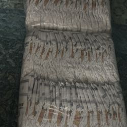 Huggie newborn diapers 128 count