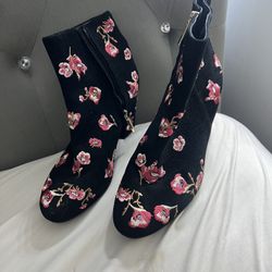 Black Flowers Boots 