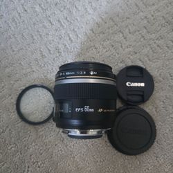 Canon EF-S 60mm F2.8 USM camera lens!