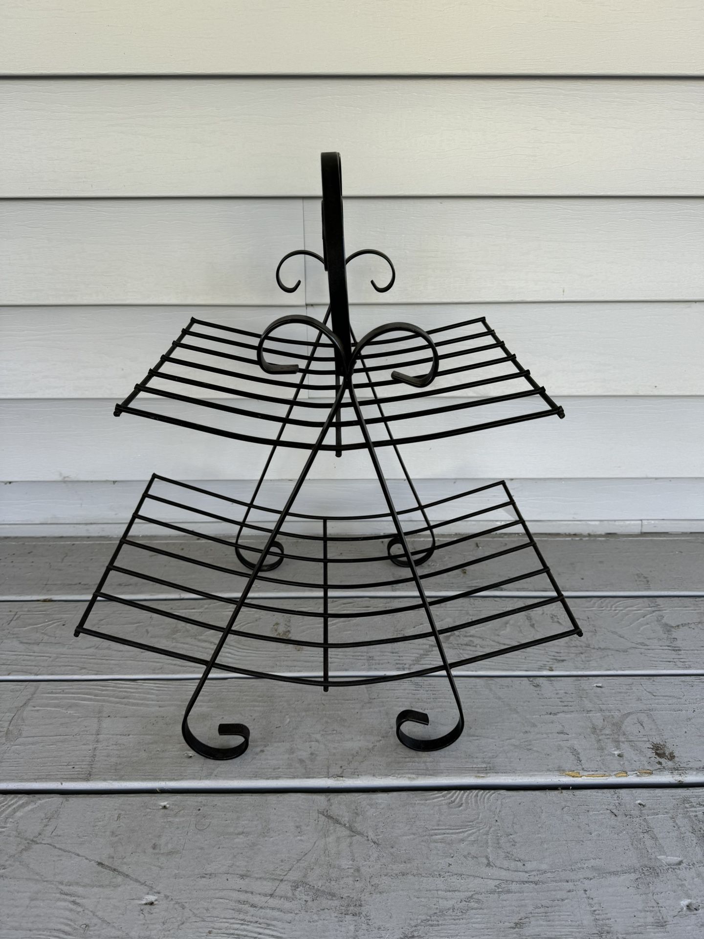 METAL, Magazine Rack (or for Throws)