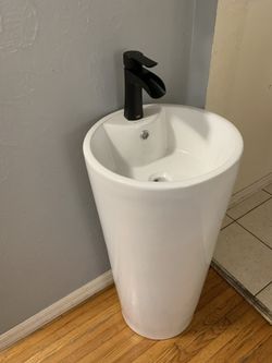 Swiss Madison One-piece Pedestal Sink (faucet NOT included) For