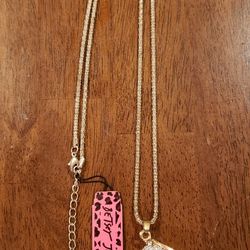 Necklace / Betsey Johnson
