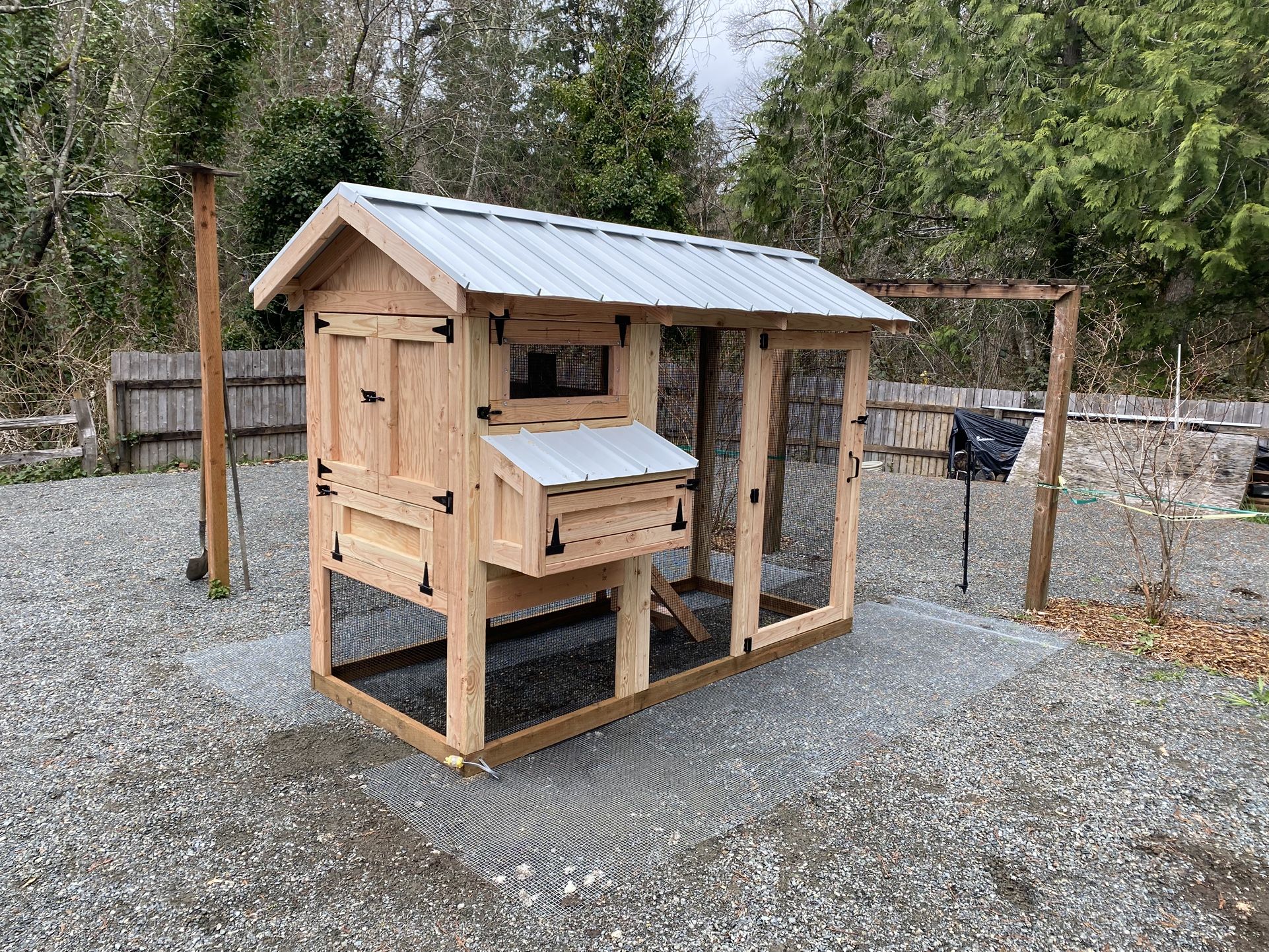 Walk-In Chicken Coop 4x9x7.5