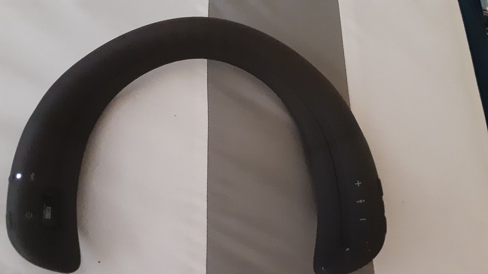 Bose Soundware Wireless Wearable Speaker