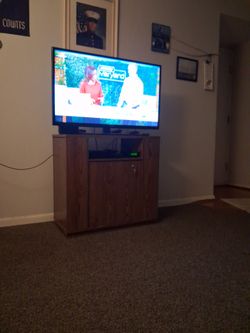 Wooden Tv Stand w/Shelves