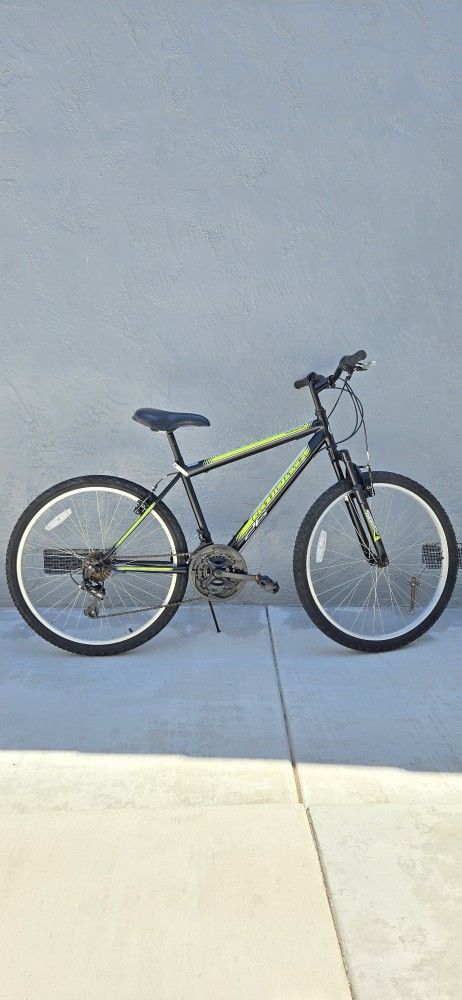 Roadmaster Granite Peak Men's Mountain Bike, 26 inch wheels