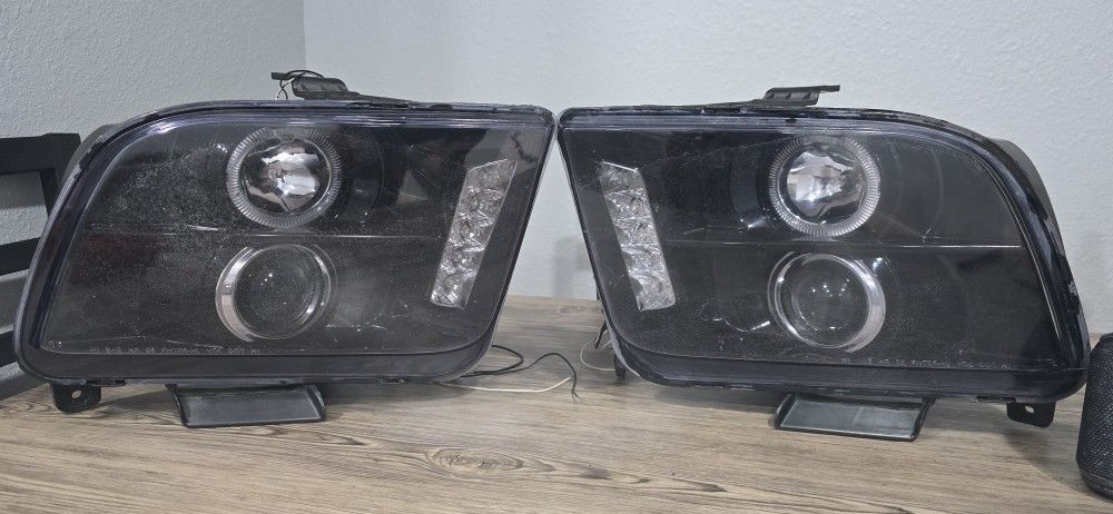 Headlights for 2006 mustang