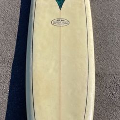 Surfboard mid length board