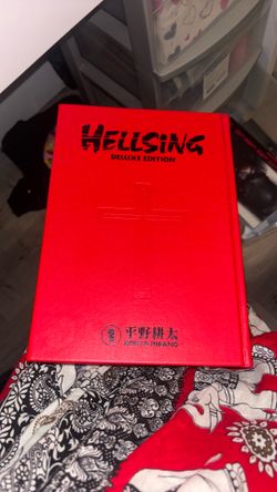 Hellsing Deluxe Volume 1