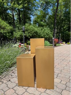 Metal pedestals