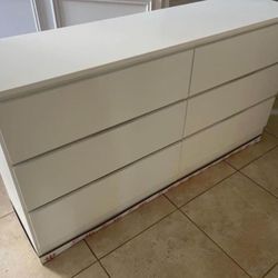 White Dresser With 6 Drawers 