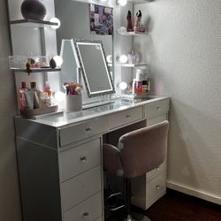 Hollywood Makeup Vanity *without shelves*