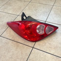 2012  NISSAN VERSA HATCH BACK HEADLIGHT