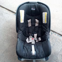 Chicco Keyfit 30 Infant Car Seat With Base.  Taking Offers