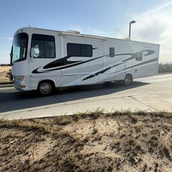 2007 Thor Four Winds Hurricane 34Y (Toy Hauler)