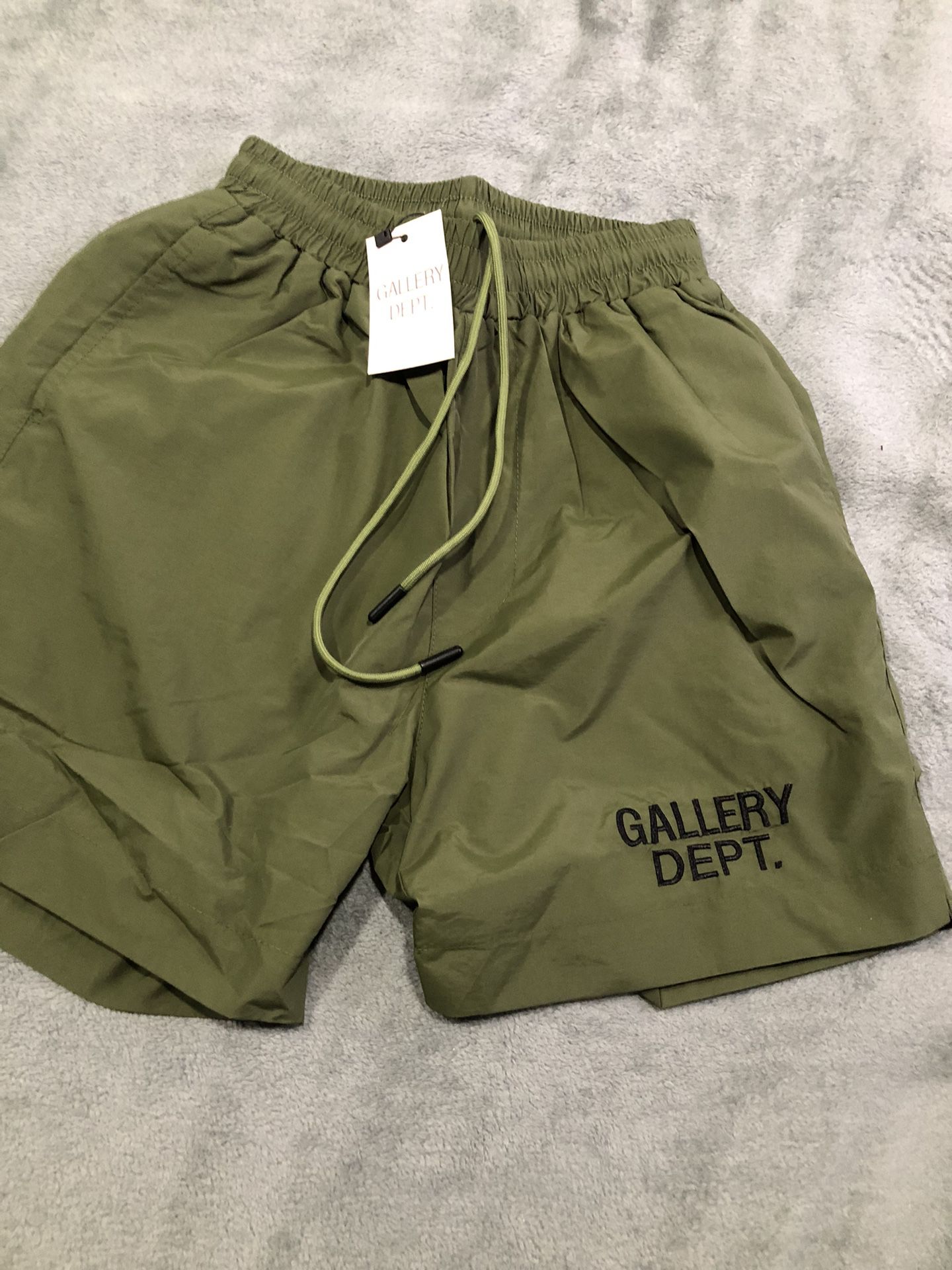 Green Gallery Dept Shorts.       S,m,l,xl