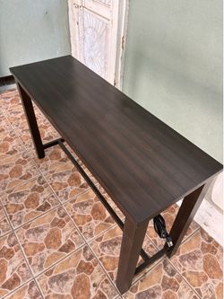 Dinining table with outlets