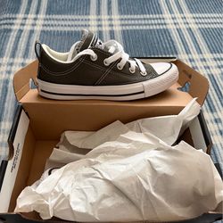 Converse women sz 5.5