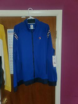 2 new men's size XXL, fila zipup and hoodie tops.