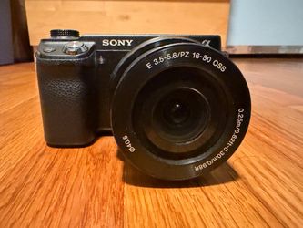 Sony NEX-6 Mirrorless Camera w/ Sony 16-50mm OSS Lens – Good Condition