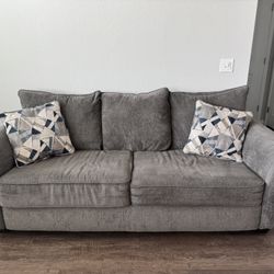 🛋️ Sofa Bed in Excellent Condition – Ready to Use! 🛏️ from Rooms to Go