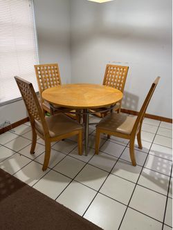 Dinning Room Table 4 chairs