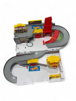 Hot Wheels Fold-Out Car Wash Track Playset 2015