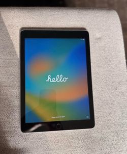 iPad 5th Gen 32GB – Great Condition