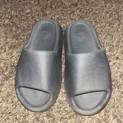 Yeezy Slides Gray