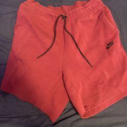 Size M maroon nike tech shorts 