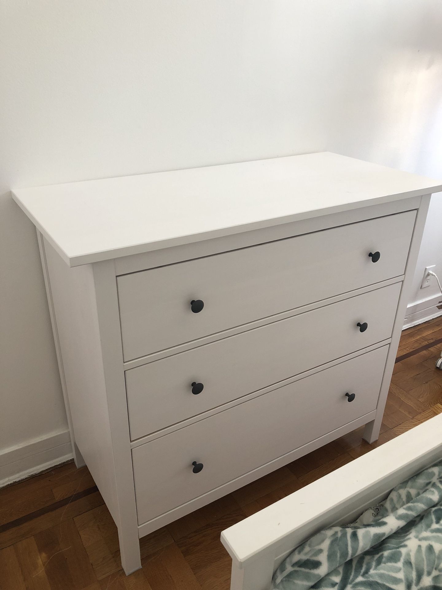 Hemnes three 2024 drawer chest