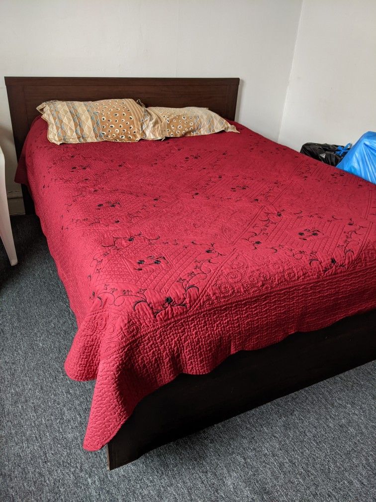 FULL SIZE BED FRAME AND MATTRESS 