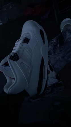 Air Jordan 4 Retro "White Thunder"  Size 11.5