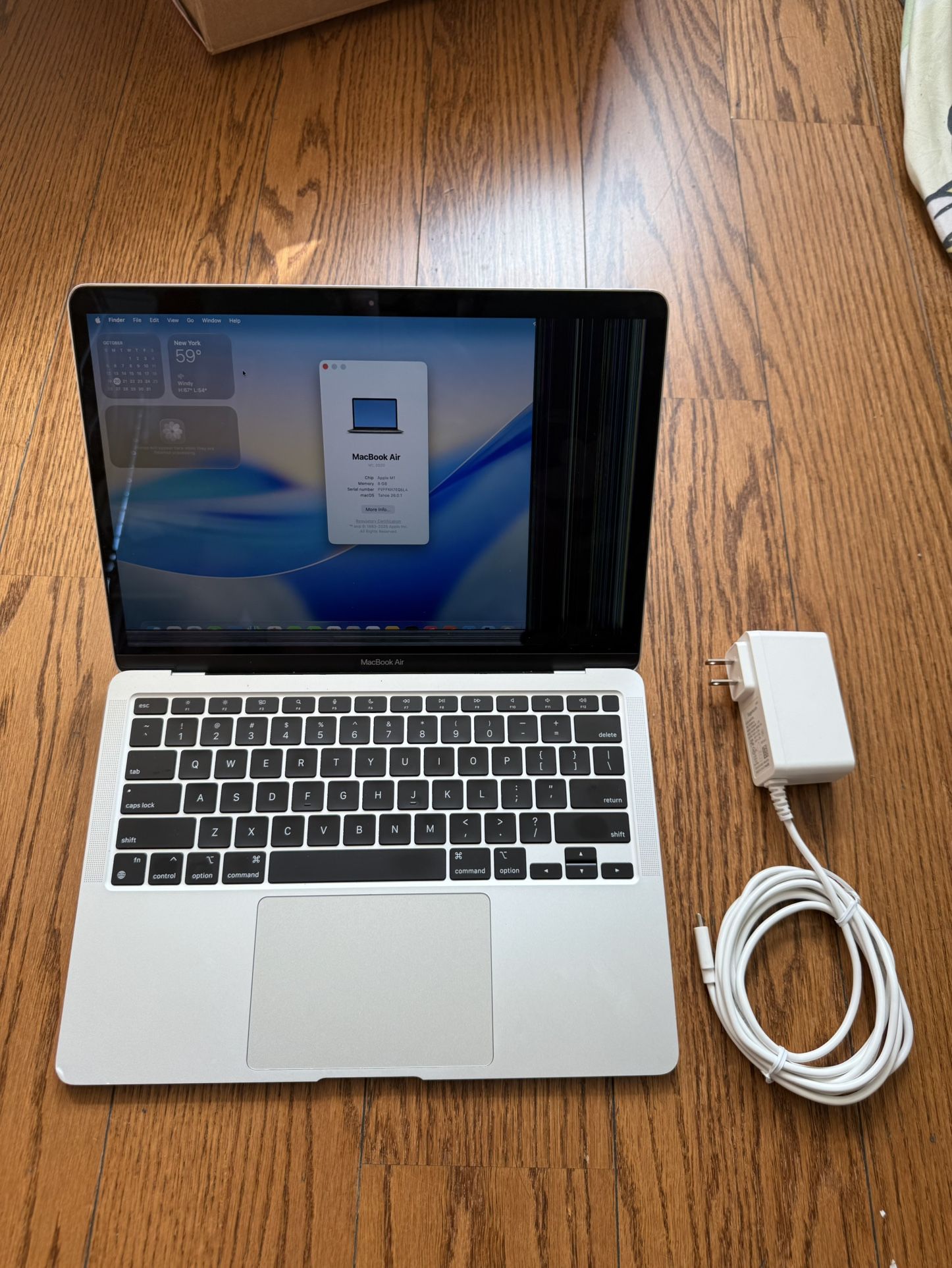 MacBook Air 2020/Apple M1/8GB RAM/256GB SSD/Fully Functional/Touch ID/Bad screen/Charger