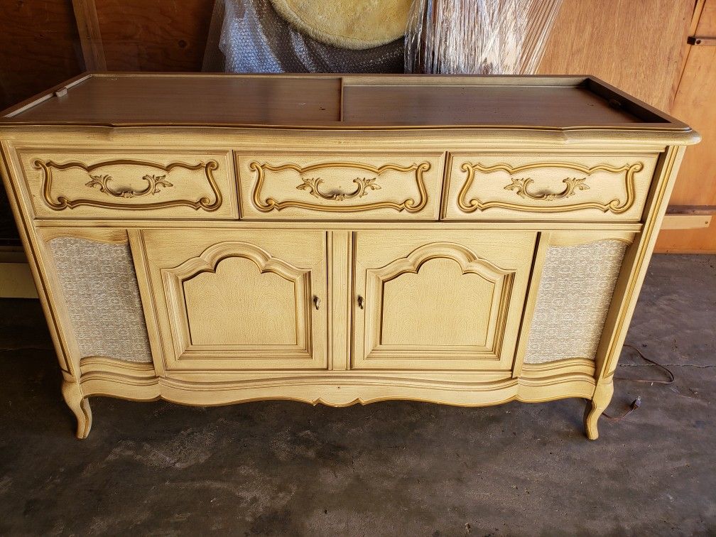 Vintage Drexel Magnavox French Provincial Record Player Radio
