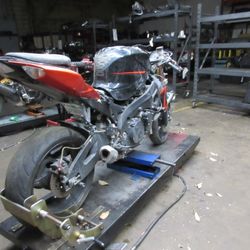 PARTED OUT - 2007 07-08 Suzuki GSXR 1000 GSXR1000 - Motorcycle parts - 114619