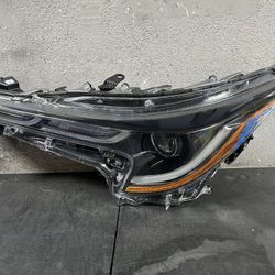 2020-2021-2022 TOYOTA COROLLA SE XSE LEFT HEADLIGHT OEM USED #9064