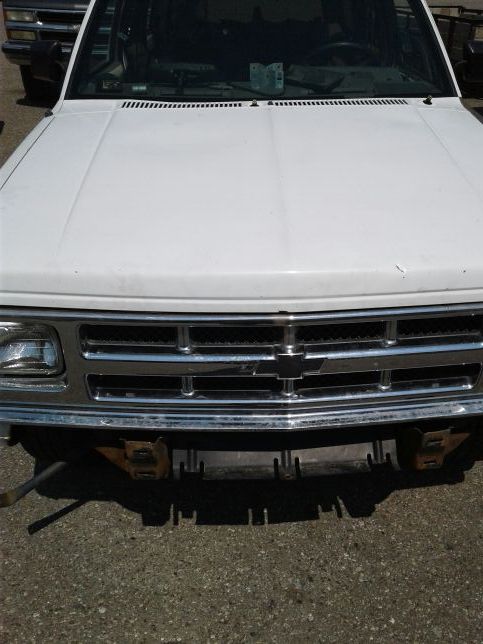 93 Chevy blazer to will drive has little rust it is a clean truck