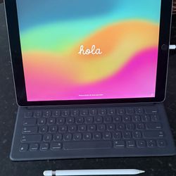 iPad Pro 12.9” (2nd Gen)  With Keyboard Case & Apple Pencil – 256GB – Great Condition – Works Perfectly