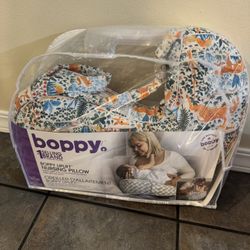Boppy nursing pillow 