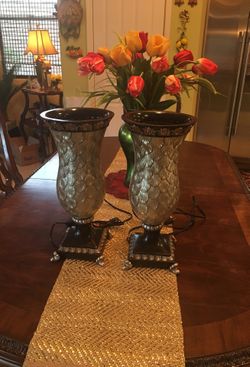 TWO BEAUTIFUL VINTAGE TABLE LAMPS,