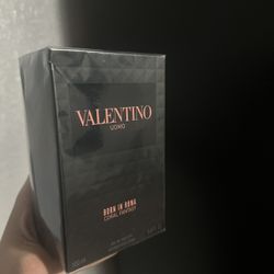 Valentino Born In Roma Coral Fantasy