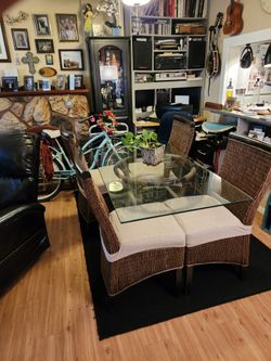 R a t a n dining Room set