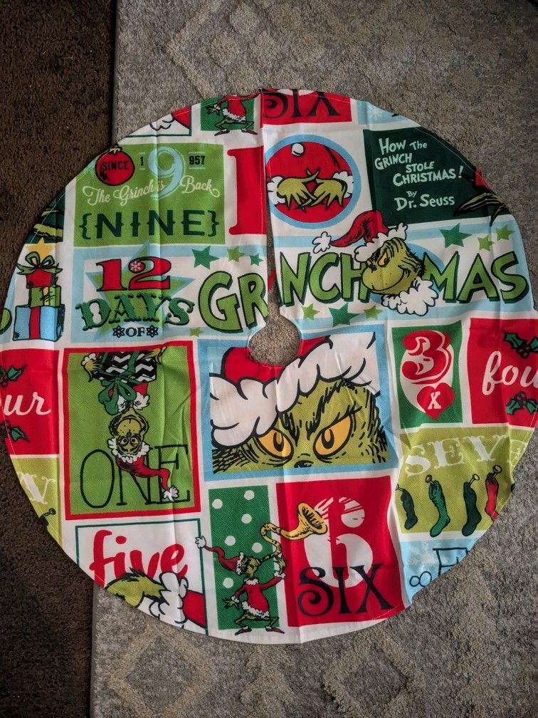 CHRISTMAS TREE SKIRT